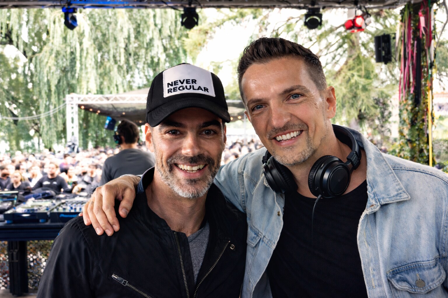 DEEP UNIT en b2b avec un confrère aux platines en open-air